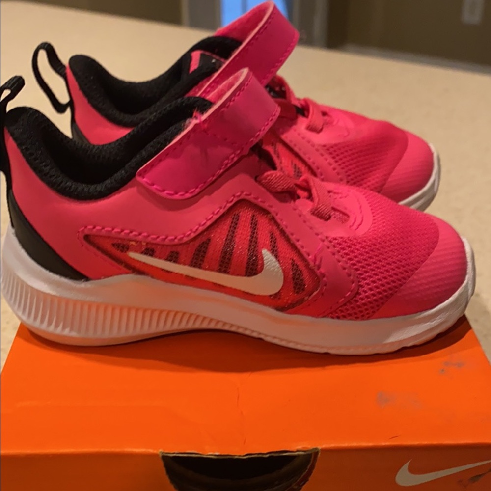 Hot pink toddler Nikes 🎀